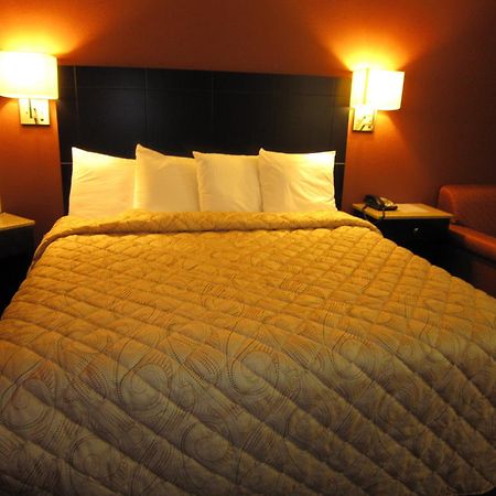 Red Carpet Inn And Suites Monmouth Junction Стая снимка