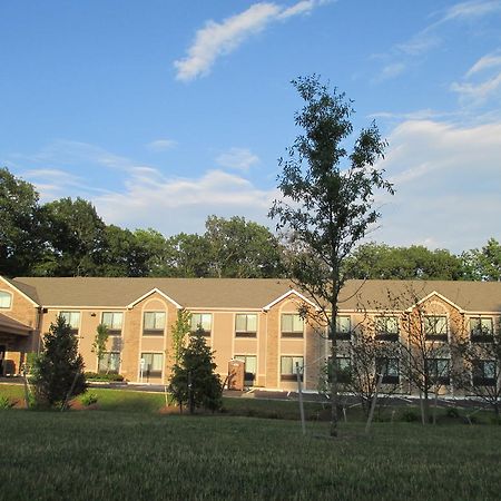 Red Carpet Inn And Suites Monmouth Junction Екстериор снимка