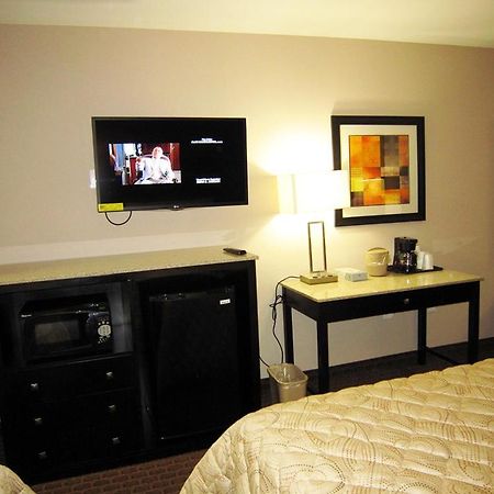 Red Carpet Inn And Suites Monmouth Junction Екстериор снимка