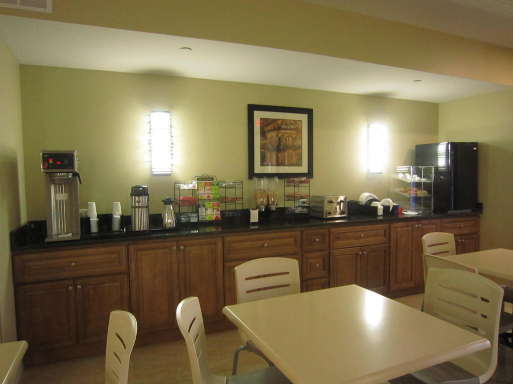 Red Carpet Inn And Suites Monmouth Junction Екстериор снимка