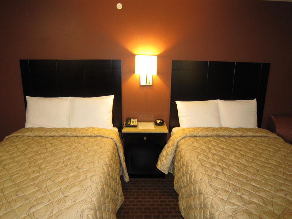 Red Carpet Inn And Suites Monmouth Junction Стая снимка