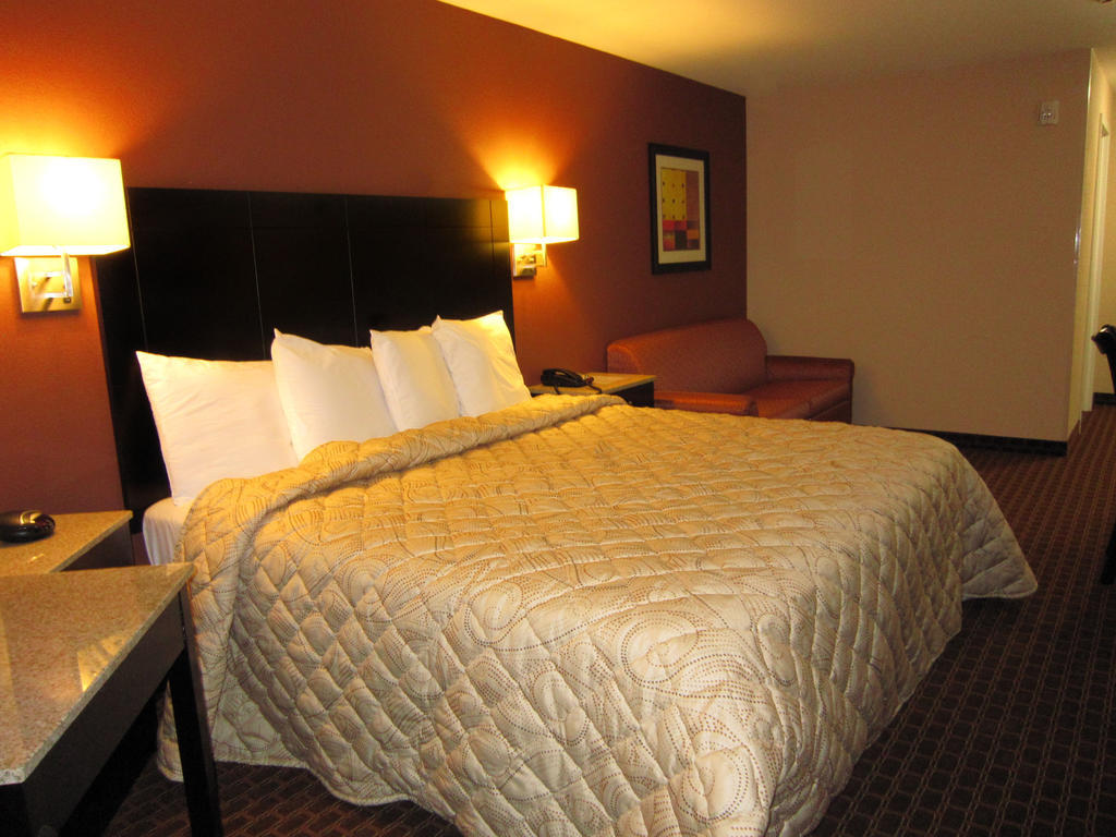 Red Carpet Inn And Suites Monmouth Junction Стая снимка