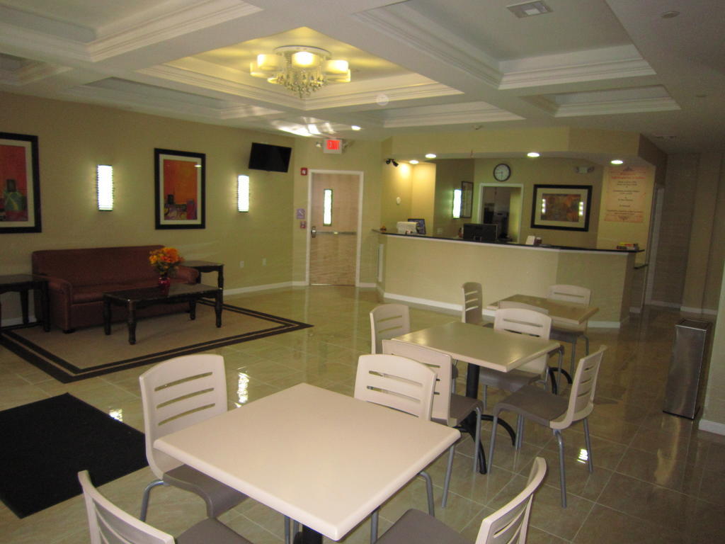 Red Carpet Inn And Suites Monmouth Junction Екстериор снимка