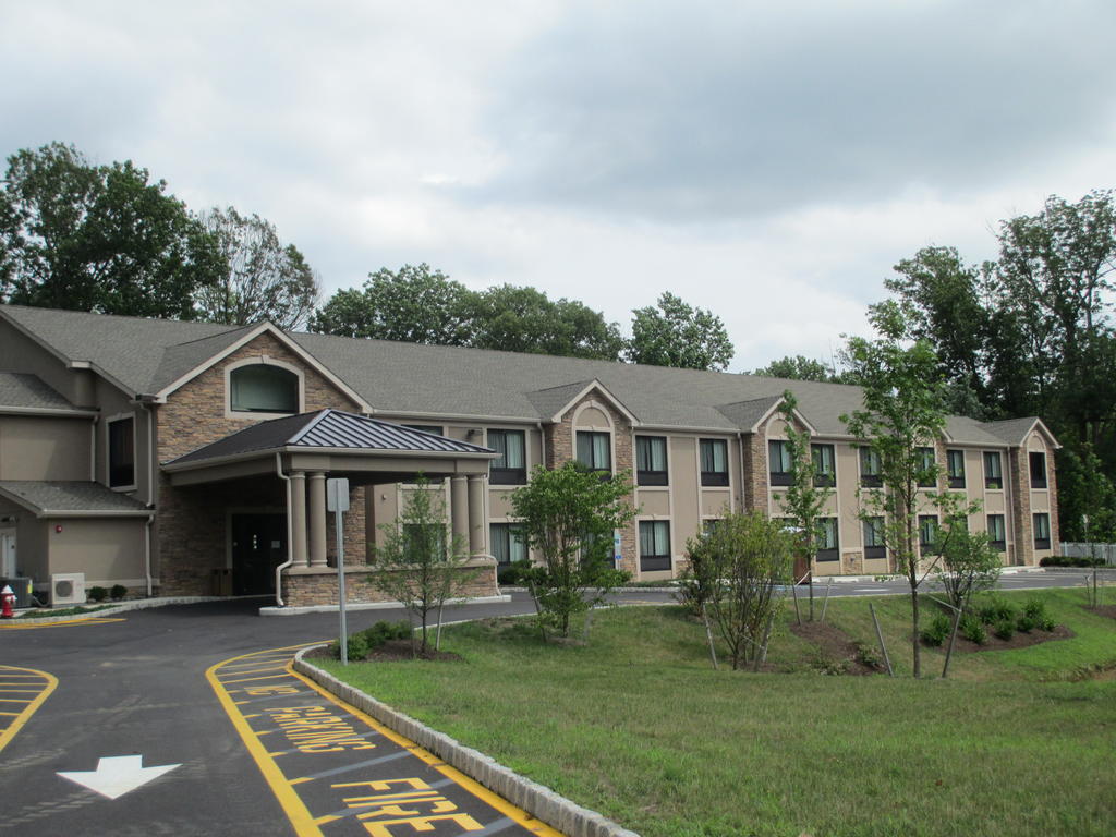 Red Carpet Inn And Suites Monmouth Junction Екстериор снимка