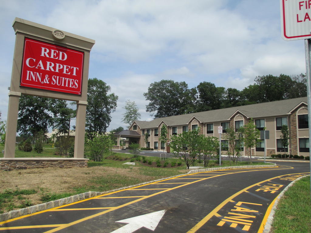 Red Carpet Inn And Suites Monmouth Junction Екстериор снимка