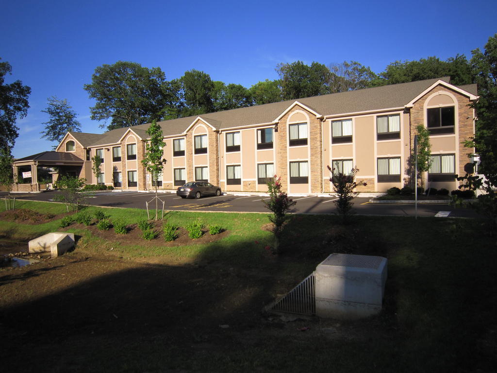 Red Carpet Inn And Suites Monmouth Junction Екстериор снимка