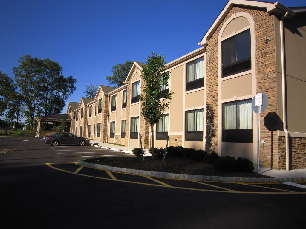 Red Carpet Inn And Suites Monmouth Junction Екстериор снимка