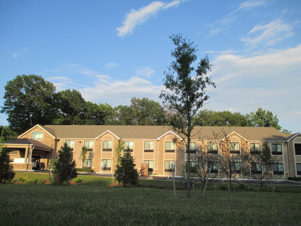 Red Carpet Inn And Suites Monmouth Junction Екстериор снимка