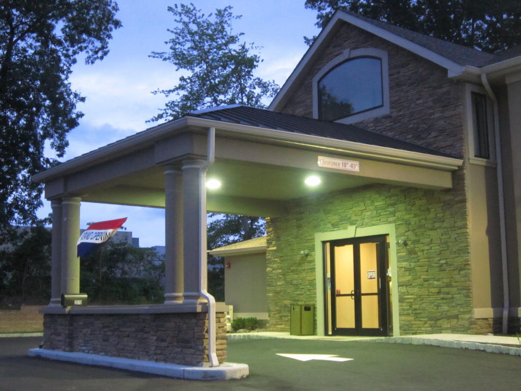 Red Carpet Inn And Suites Monmouth Junction Екстериор снимка