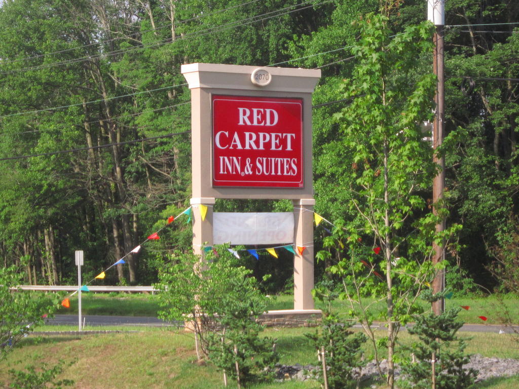 Red Carpet Inn And Suites Monmouth Junction Екстериор снимка