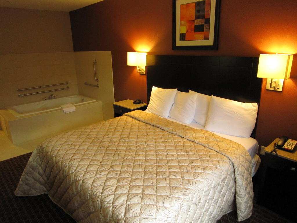 Red Carpet Inn And Suites Monmouth Junction Стая снимка