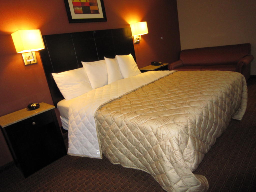 Red Carpet Inn And Suites Monmouth Junction Стая снимка