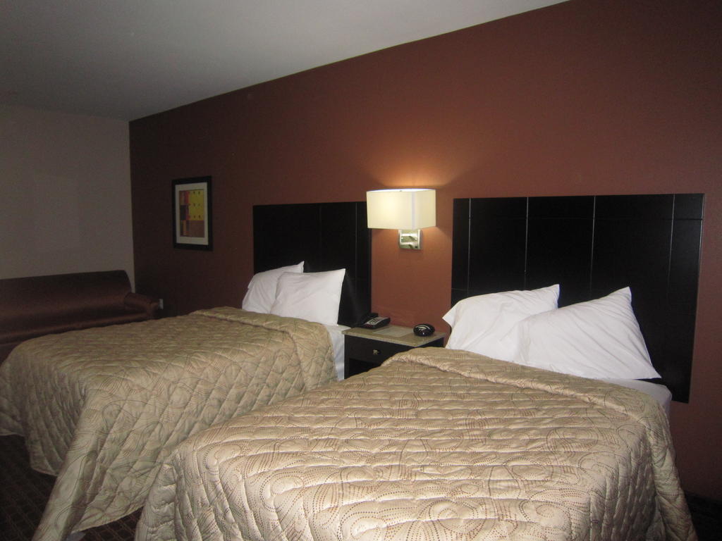 Red Carpet Inn And Suites Monmouth Junction Стая снимка