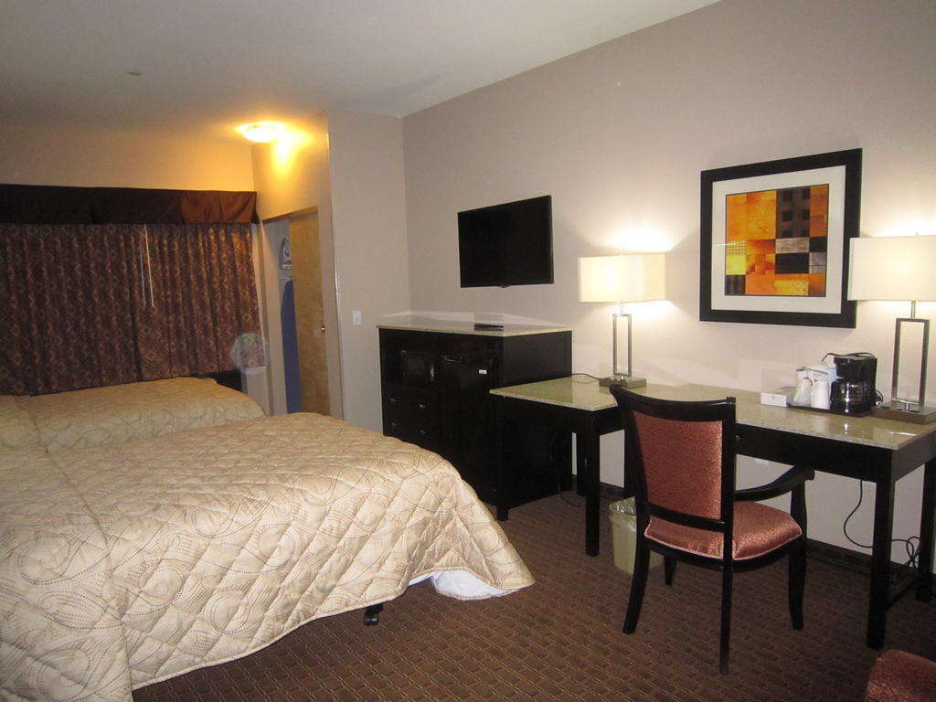 Red Carpet Inn And Suites Monmouth Junction Екстериор снимка
