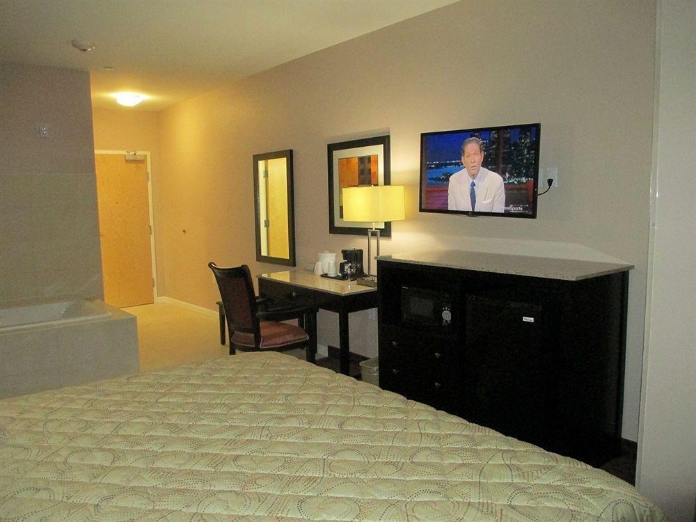 Red Carpet Inn And Suites Monmouth Junction Екстериор снимка