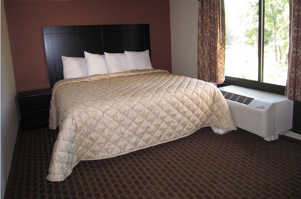 Red Carpet Inn And Suites Monmouth Junction Екстериор снимка