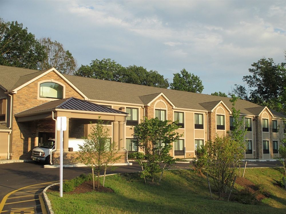 Red Carpet Inn And Suites Monmouth Junction Екстериор снимка