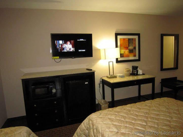 Red Carpet Inn And Suites Monmouth Junction Екстериор снимка