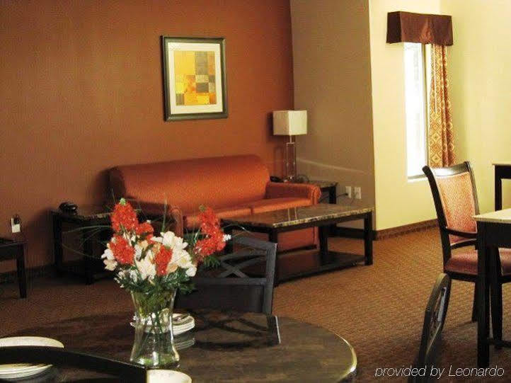 Red Carpet Inn And Suites Monmouth Junction Екстериор снимка